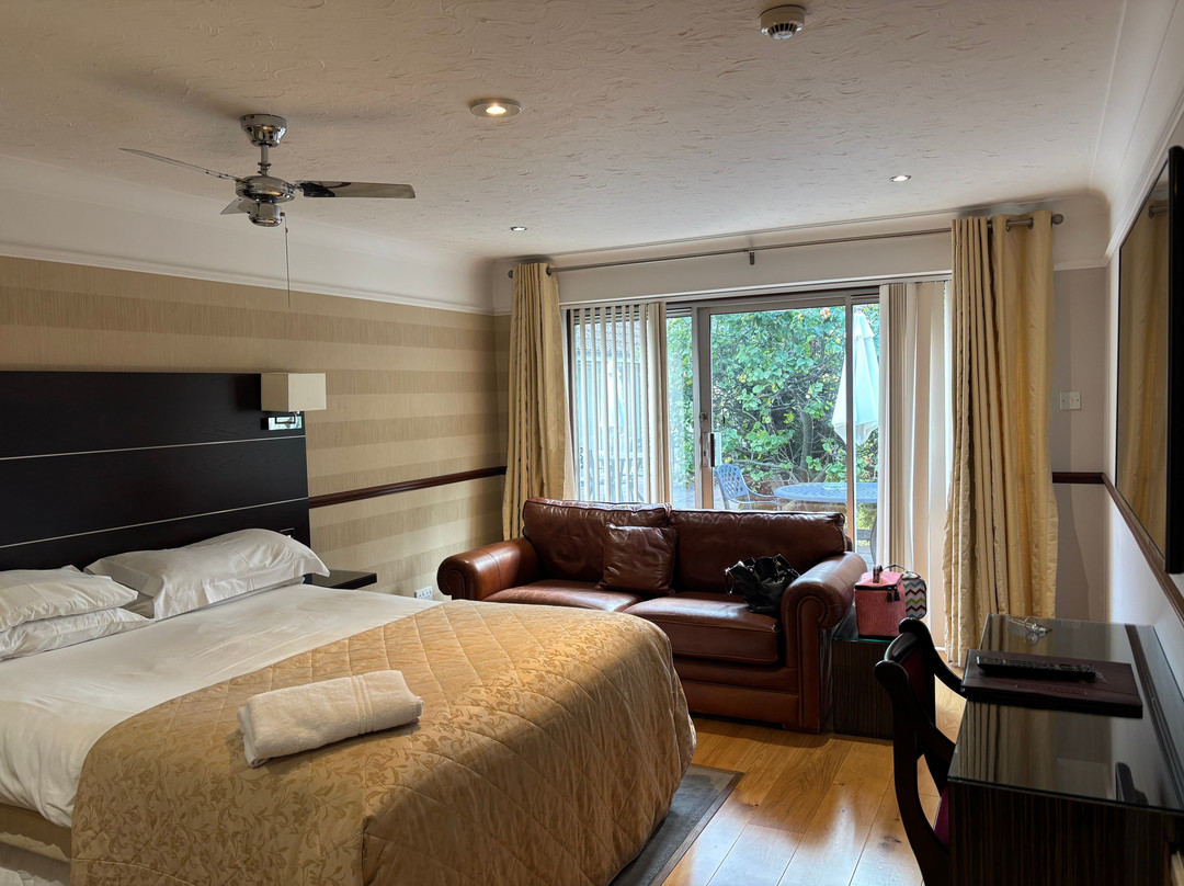 霍利斯酒店主图