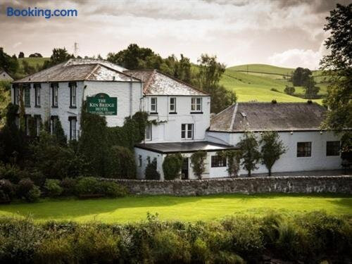 St. John's Town of Dalry酒店住宿-The Ken Bridge Hotel