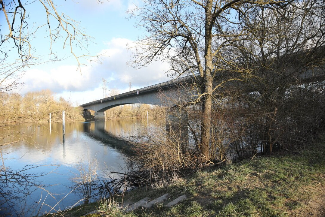 Pont de Bresse-Lux必去景点