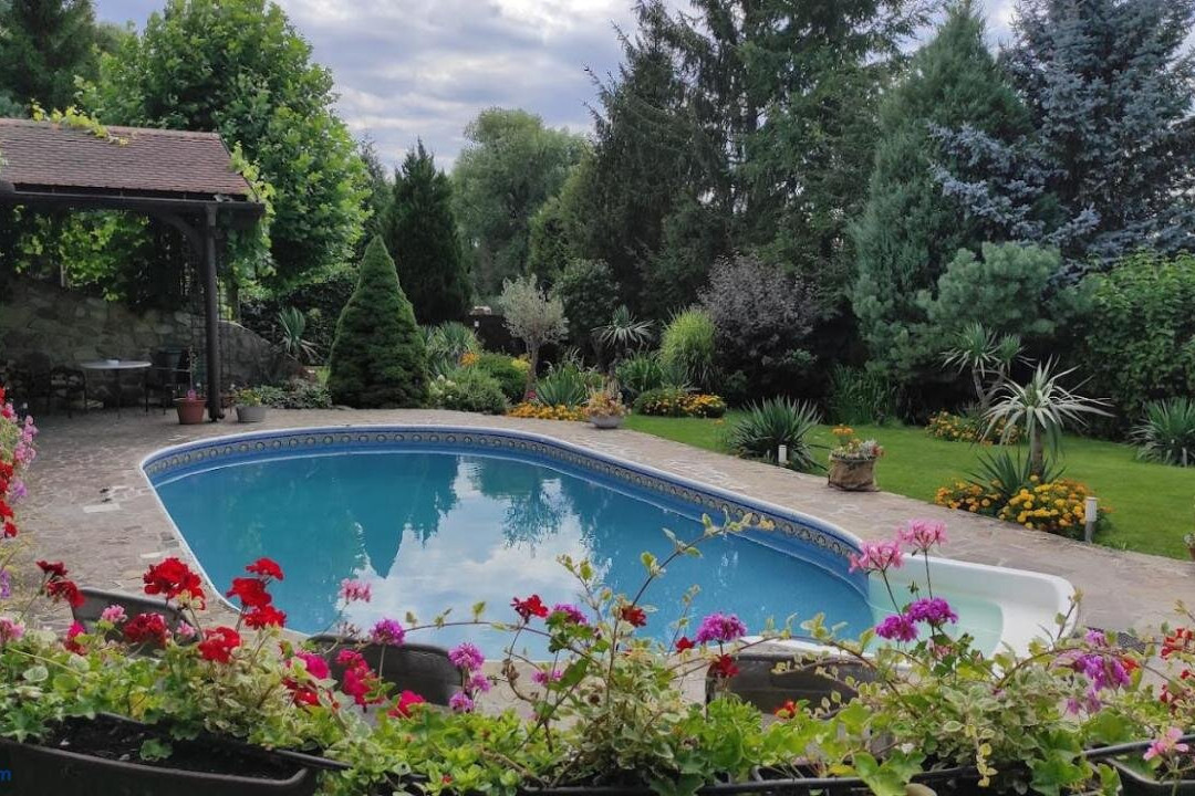 Royal Garden Apartments