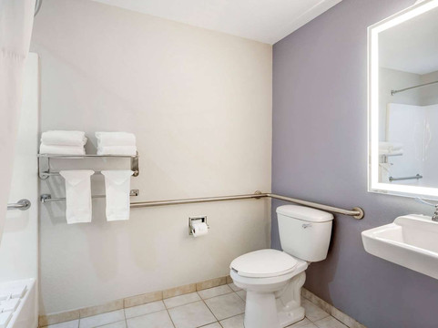 布鲁克斯维尔温德姆麦客达套房酒店