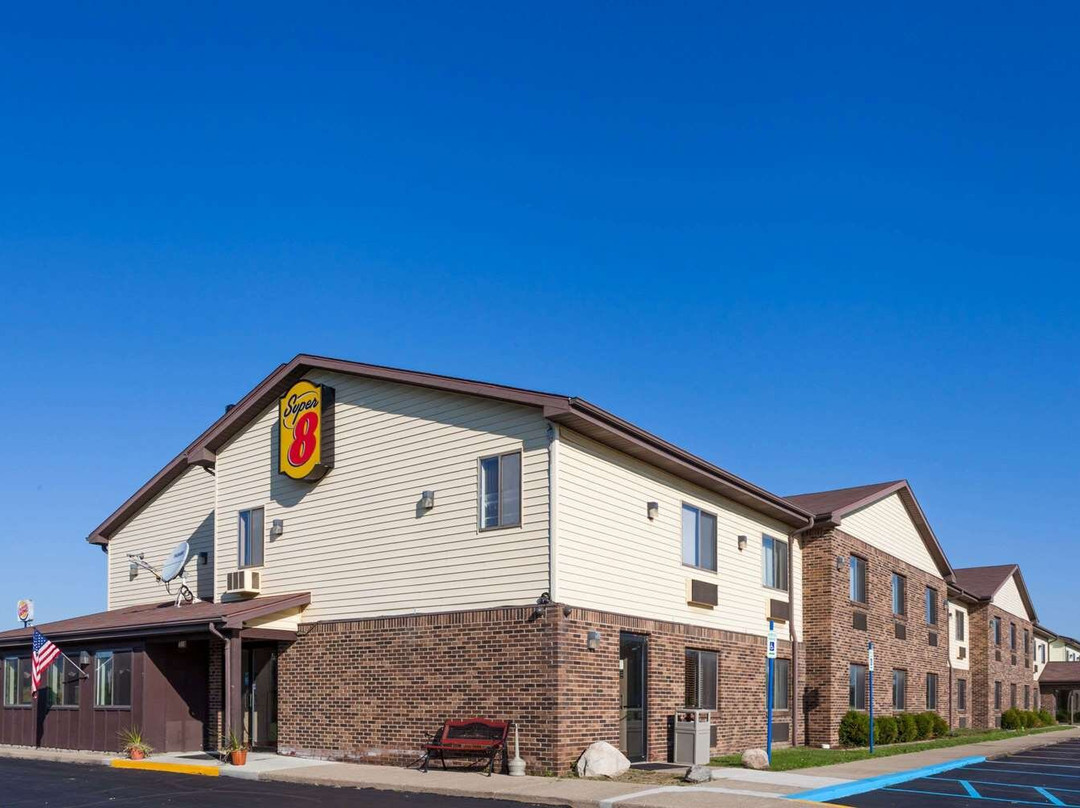 伊姆莱城温德姆速8酒店主图