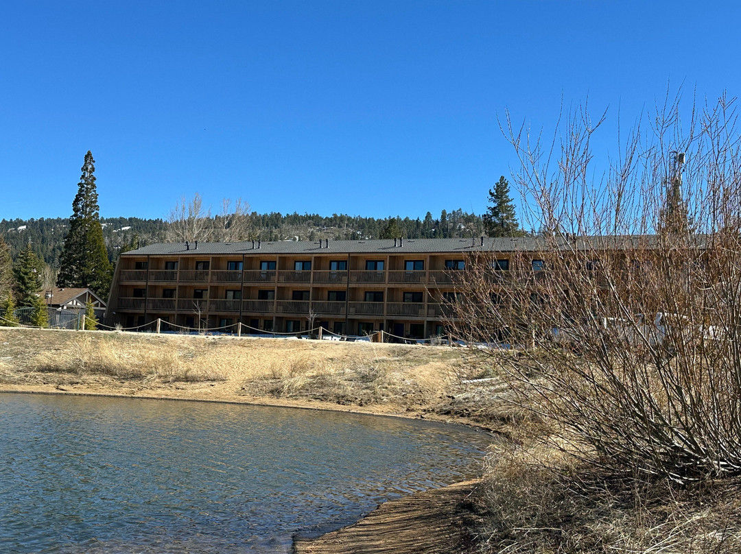 马里纳里维埃拉酒店主图