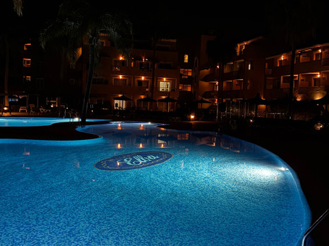 厄尔巴鲸鱼海岸沙滩与海水浴疗酒店主图