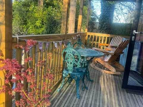 茅草屋檐酒店主图