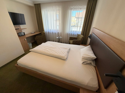 阿德勒酒店主图