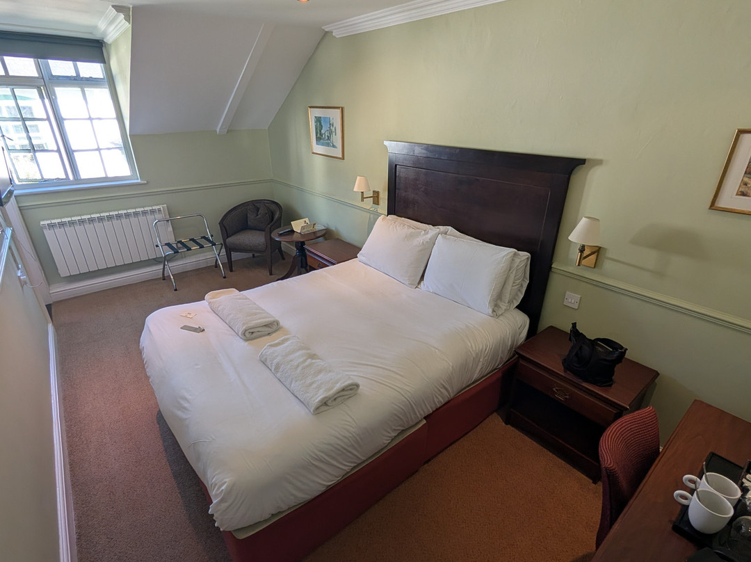 The Crown Hotel主图