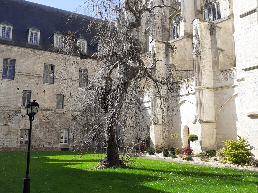 Abbaye de Saint-Riquier - centre culturel départemental-St Riquier必去景点