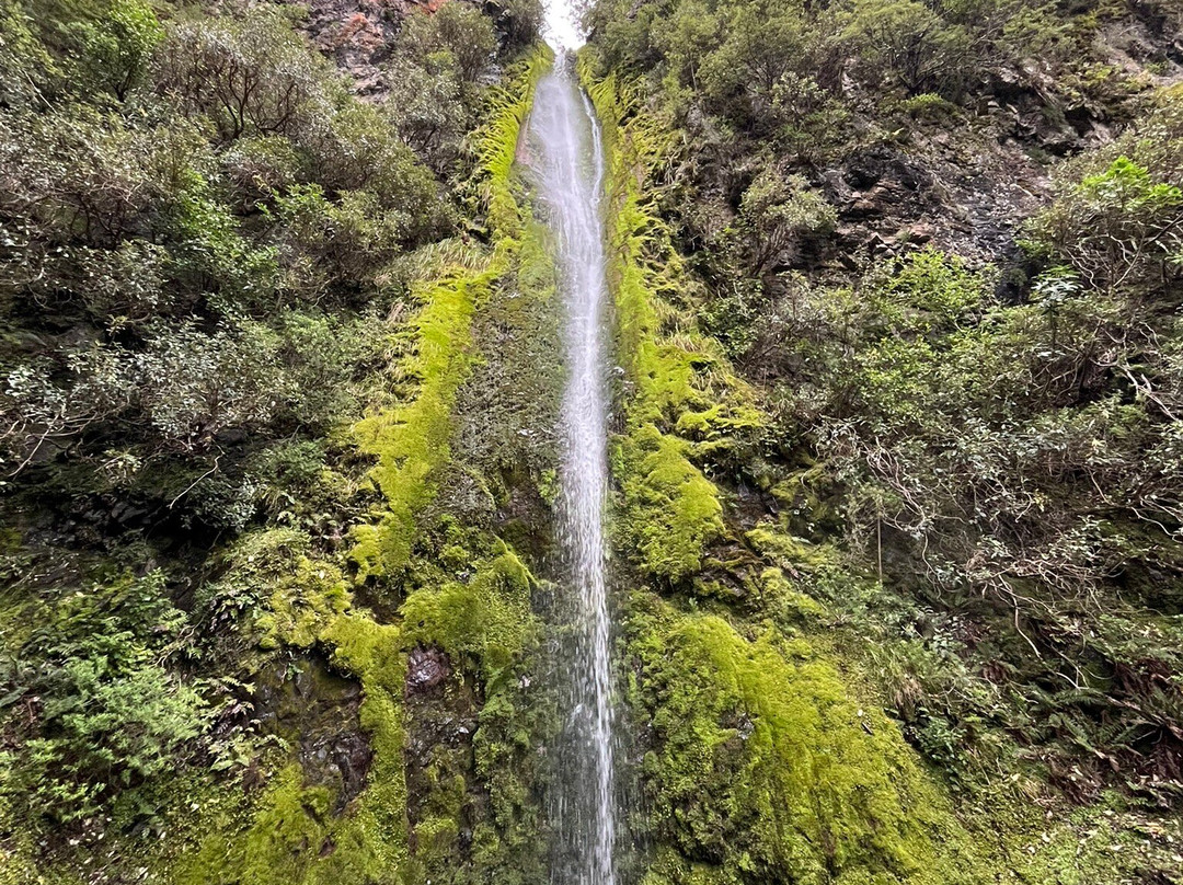 Dog Stream Waterfall-汉默温泉必去景点