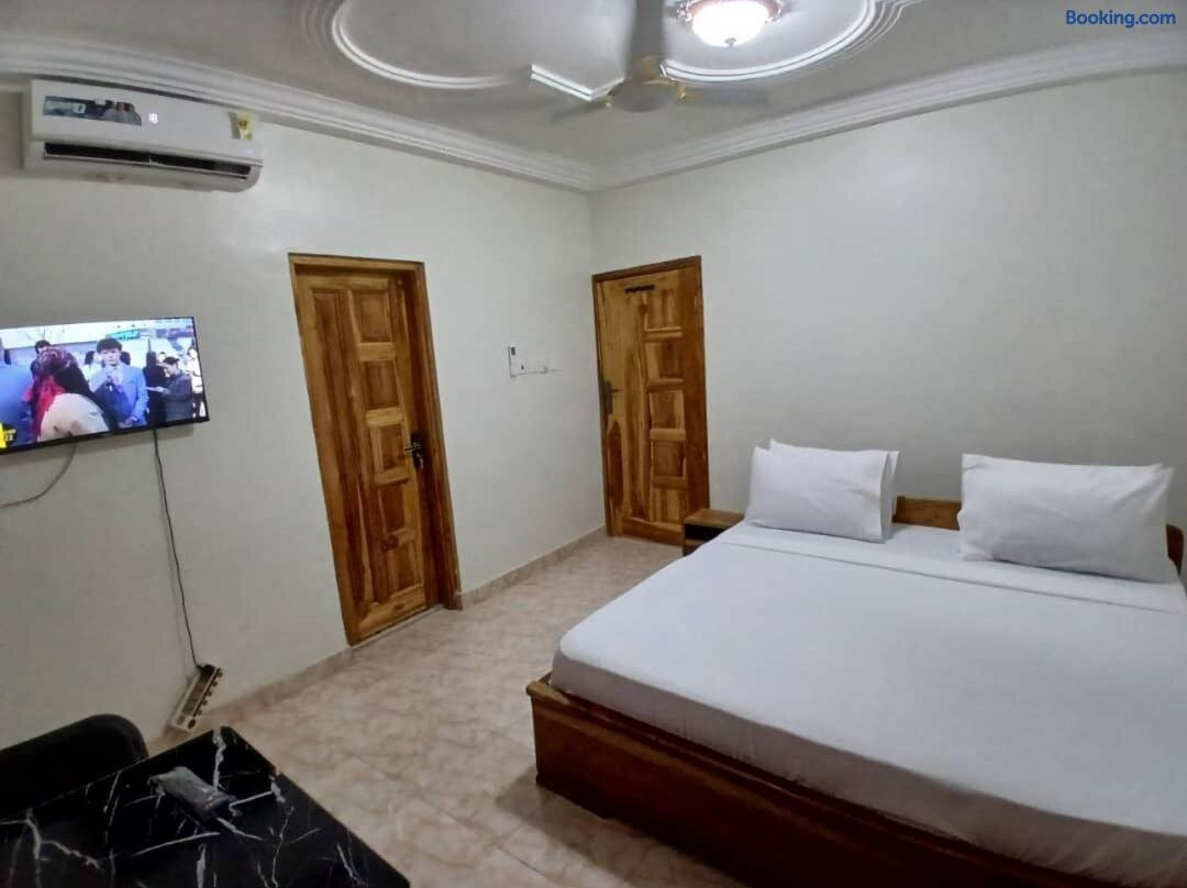 Madora Lodge