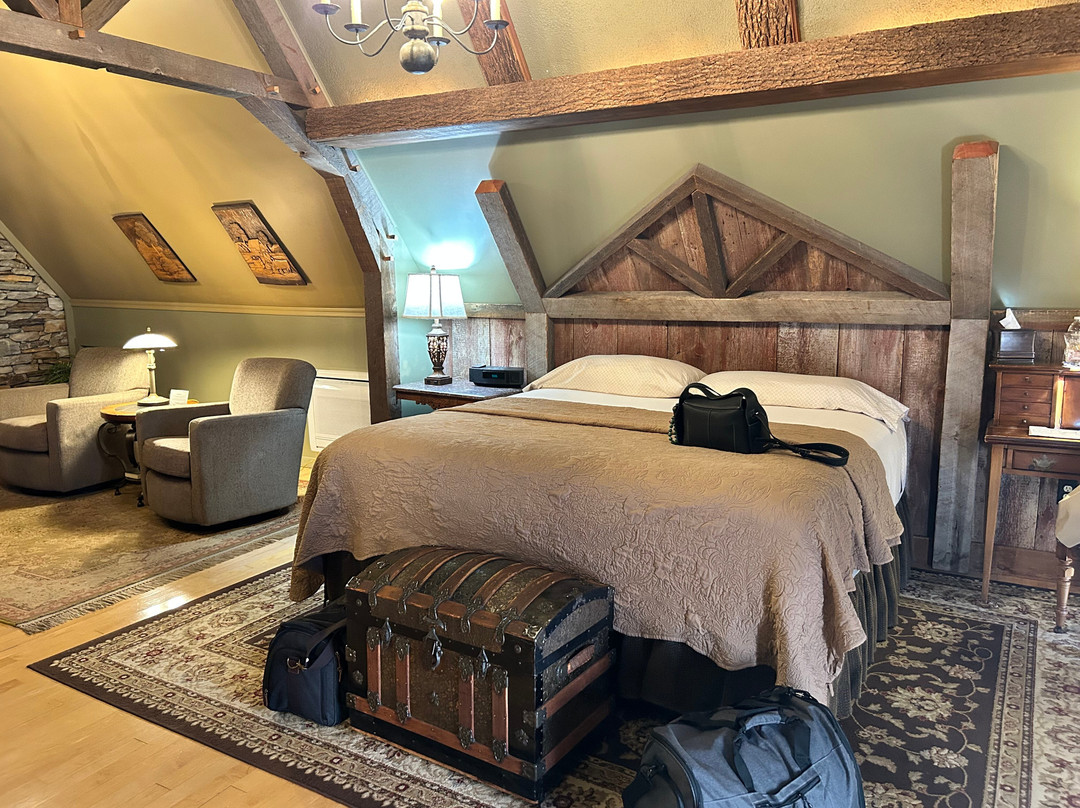 Twin Pine Manor Bed & Breakfast主图