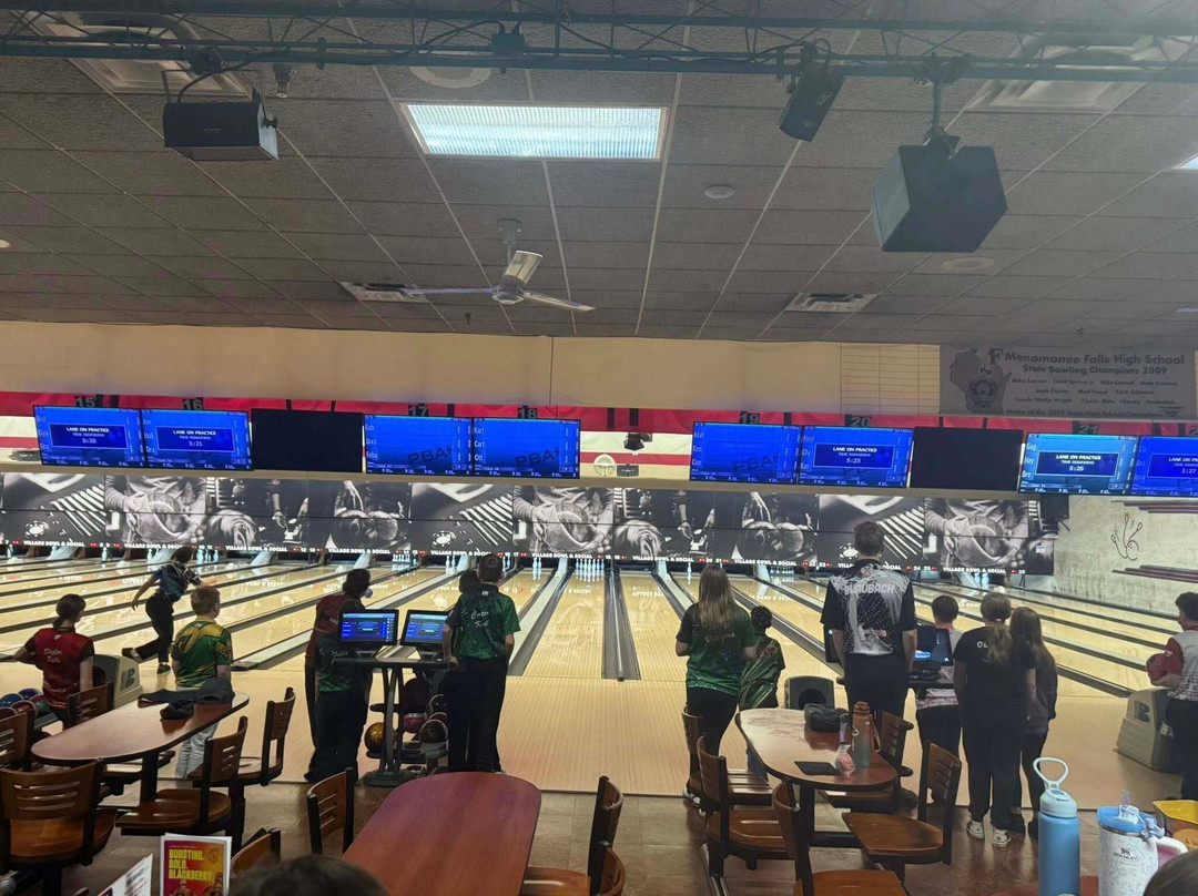 Dale's Weston Lanes-Weston必去景点
