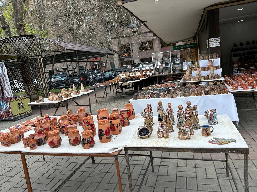 Vernissage Market