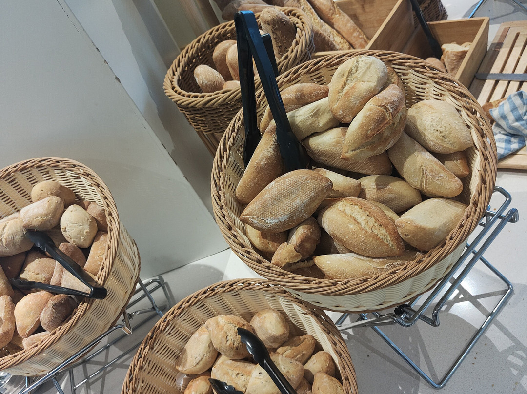 阿罗纳春天大酒店-限成人主图