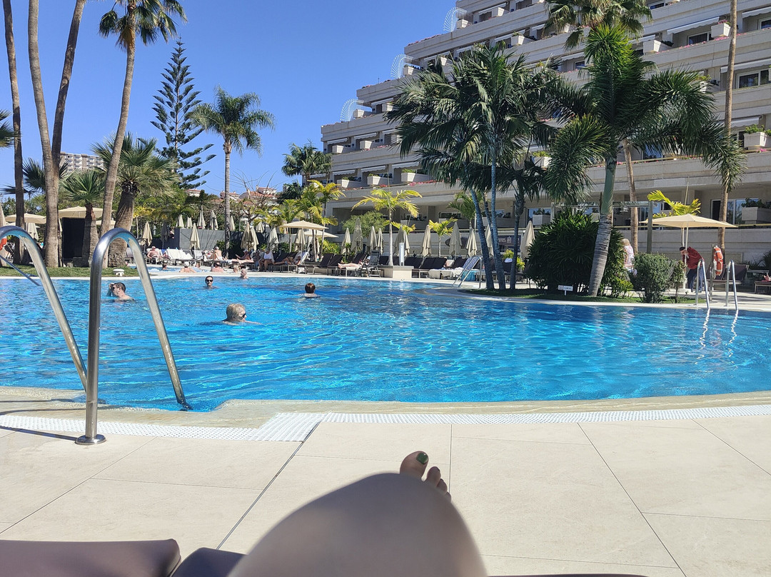 阿罗纳春天大酒店-限成人主图