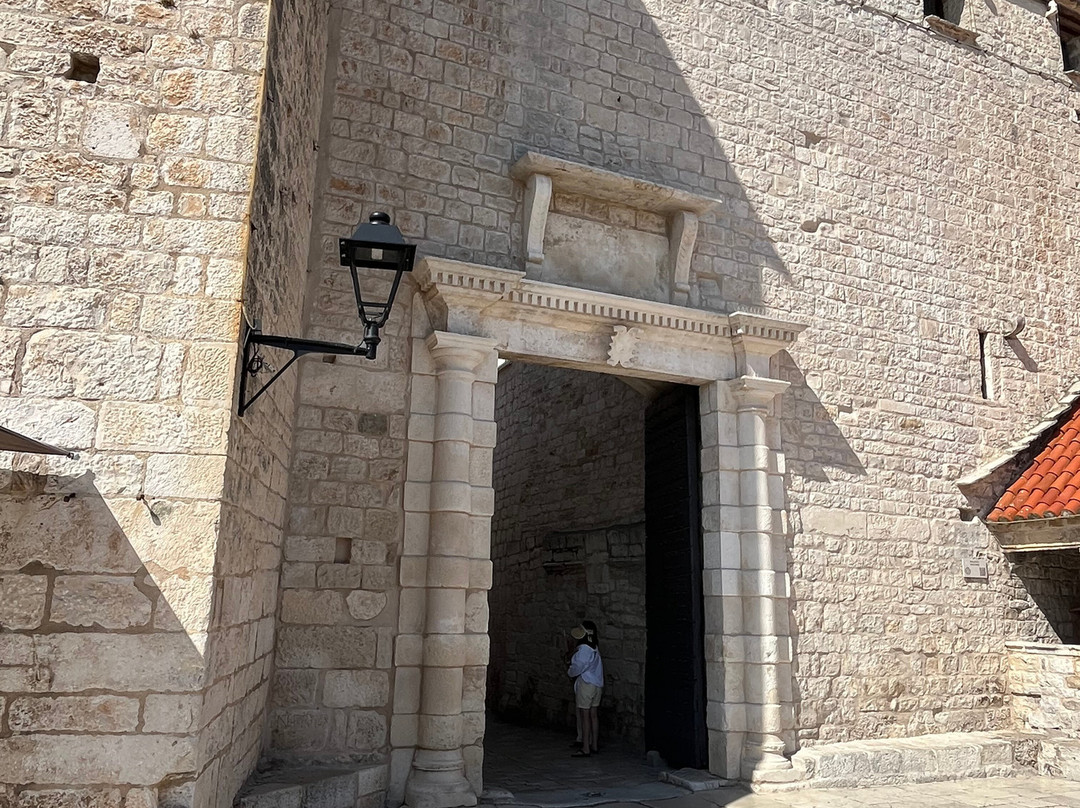 Južna gradska vrata (South Gate)-特罗吉尔必去景点