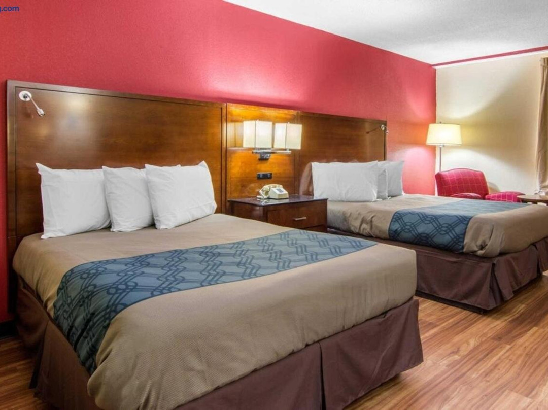 Forsythia Inn & Suites