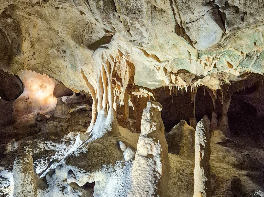 Grottes de Thouzon-Le Thor必去景点