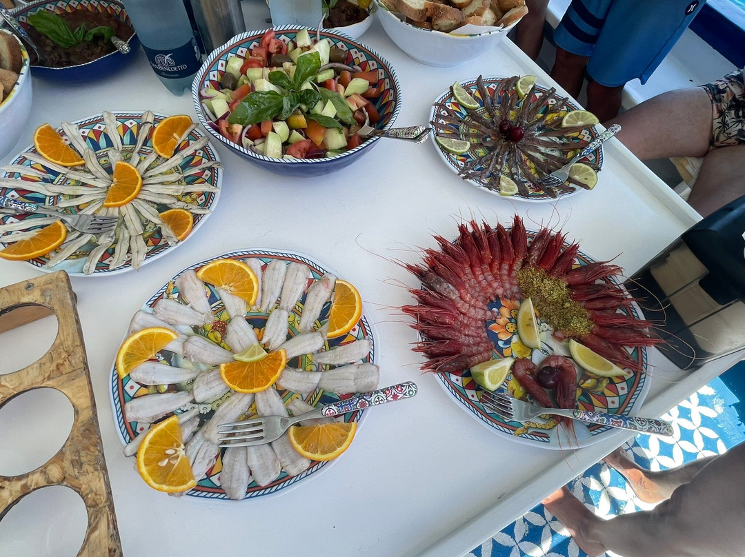 Santuzza Gita in Barca-兰佩杜萨必去景点