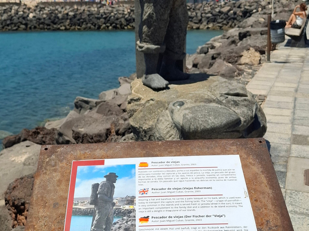 Escultura "Pescador de viejas"-Puerto del Rosario必去景点