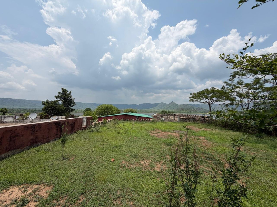 Neelkanth Forest Retreat主图