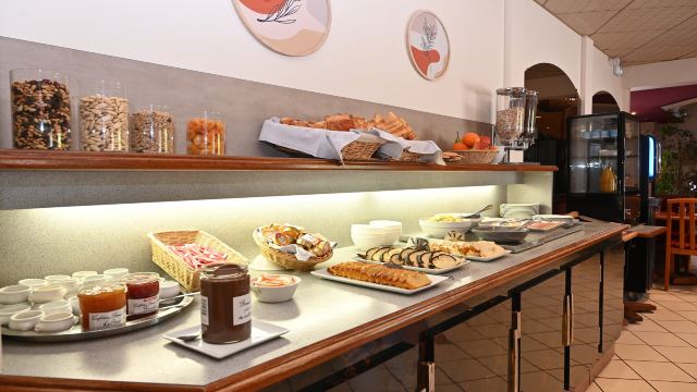 国际之家白马与克洛维酒店-旅行者