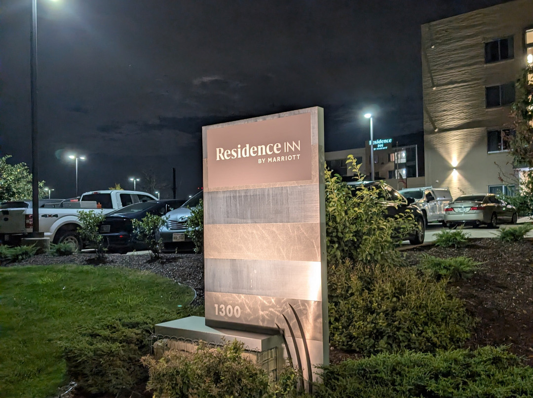 Residence Inn Milwaukee West主图