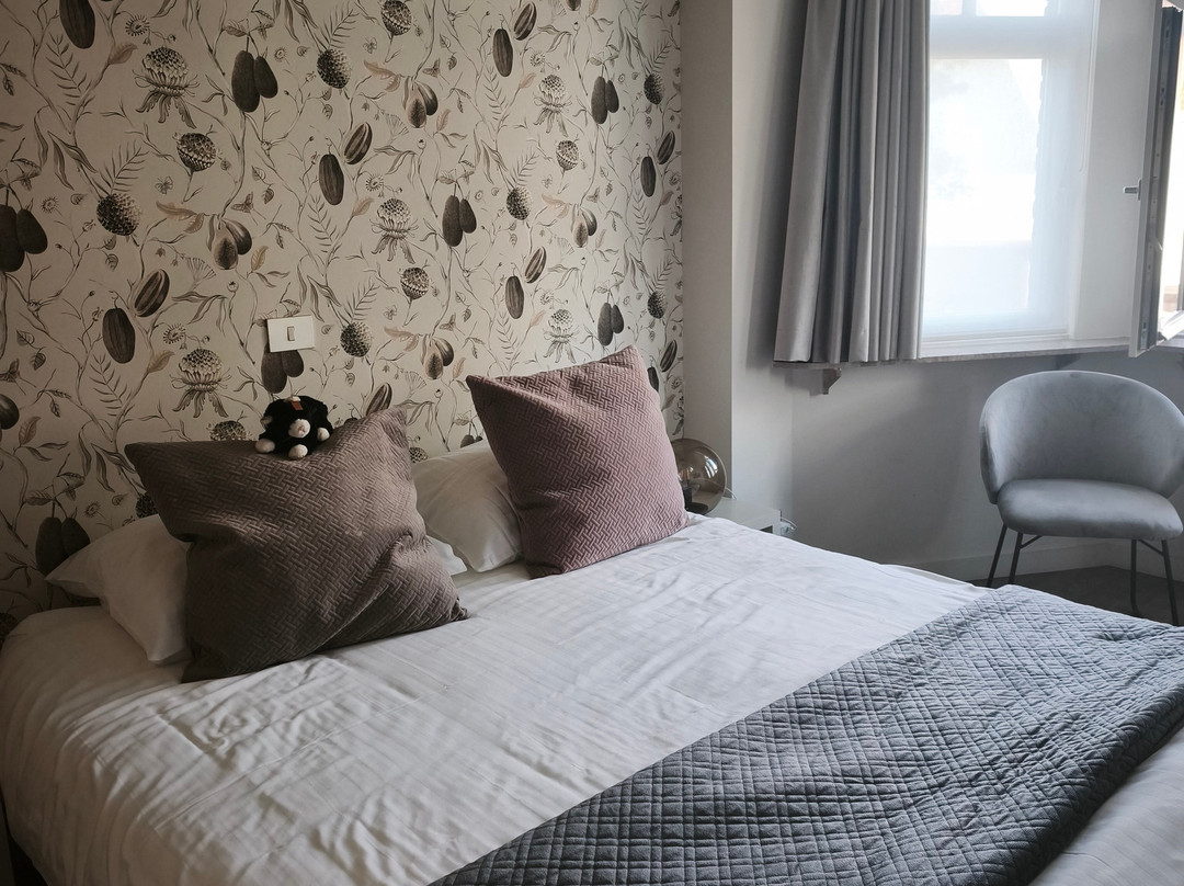 B&B Charles Cabour主图