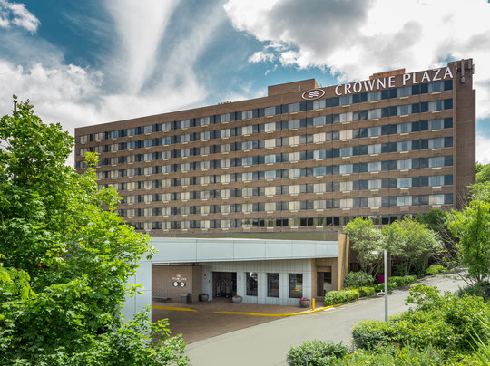 丹伯里皇冠假日酒店