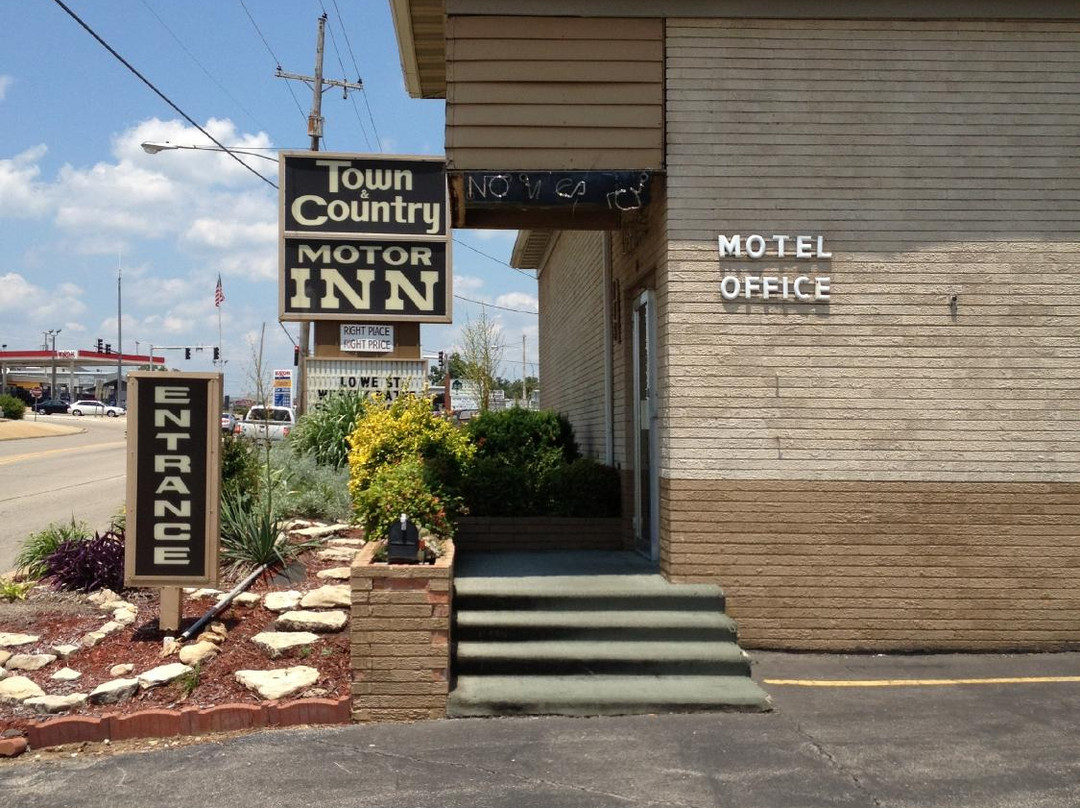 Town & Country Motor Inn