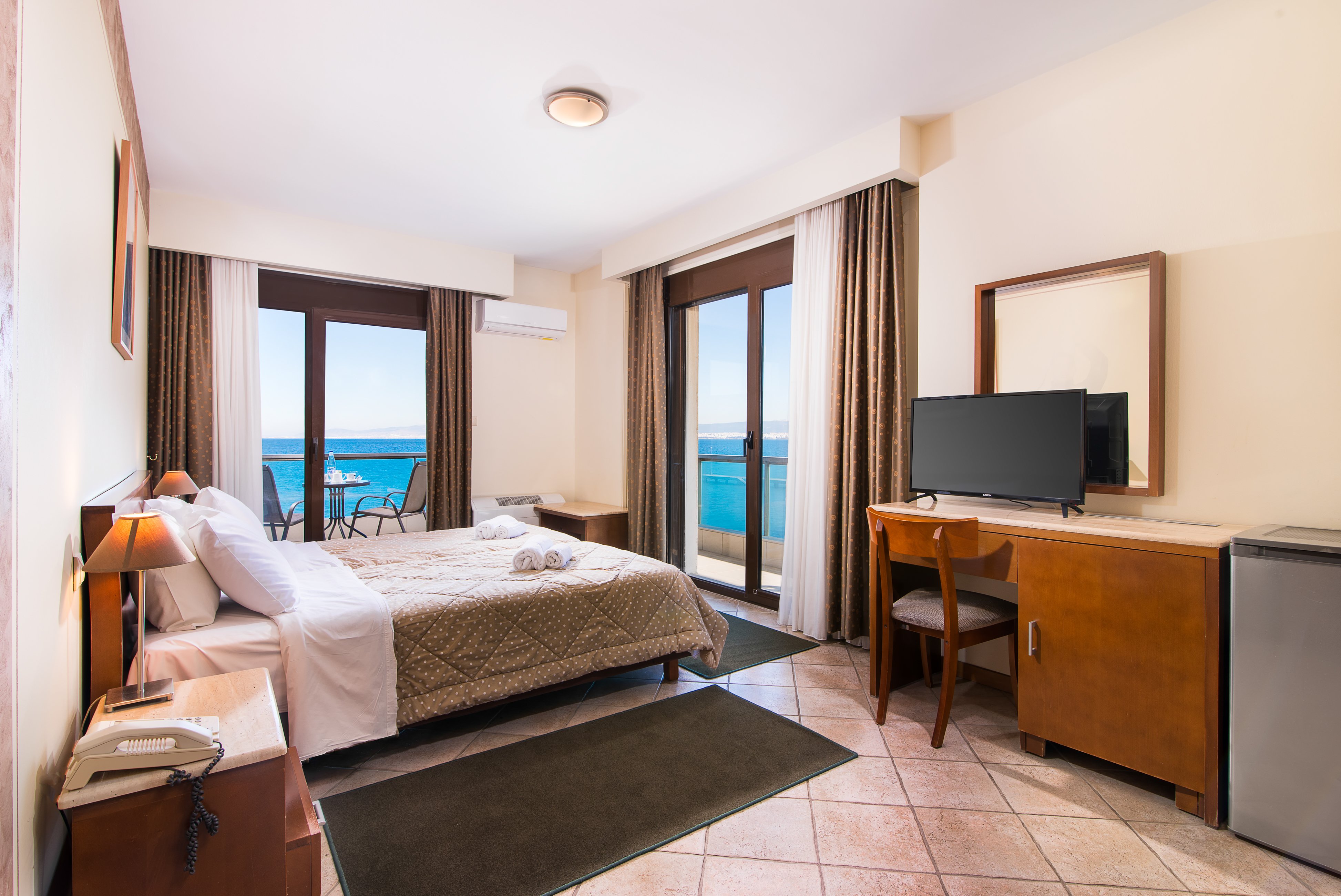 Aigli Hotel Perea-官方