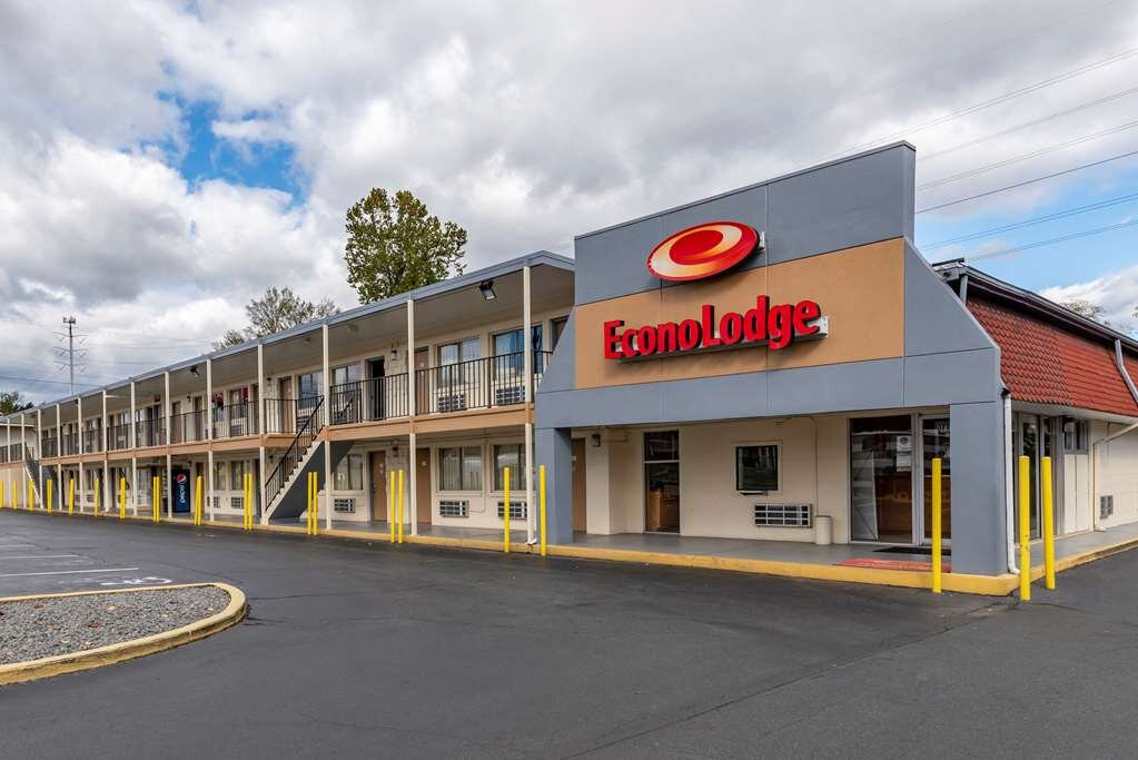 Econo Lodge North