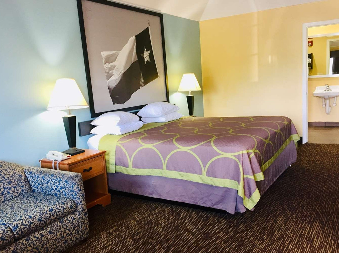 Super 8 by Wyndham Montgomery Lake Conroe主图