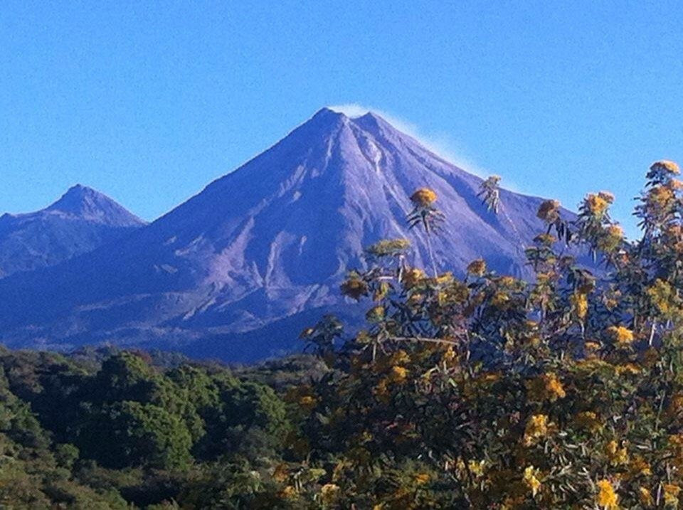 Volcan de Fuego景点图片