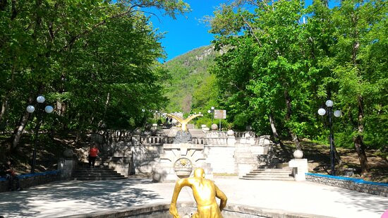 Eagle Sculpture景点图片