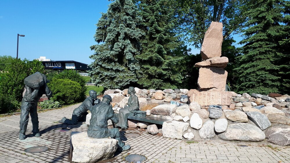 Welland Canal Memorial Monument-Welland必去景点