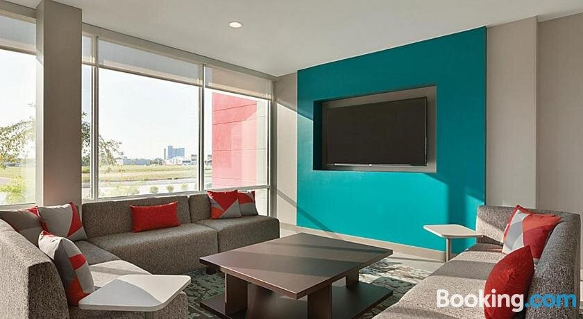 avid Hotel Detroit - Warren by IHG