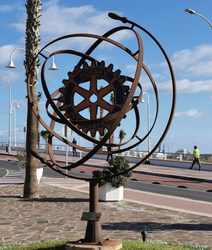 Escultura Rotary Club Melilla-梅利利亚必去景点