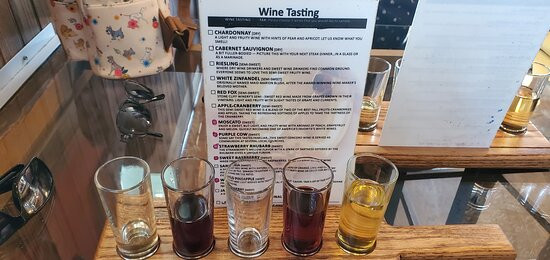 Stone Cliff Winery-迪比克必去景点