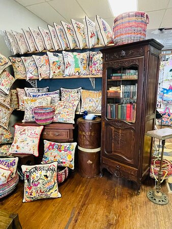 Mina Rea's Antiques & Embroidery景点图片