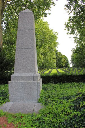 Lens Eastern Communal Cemetery-Lens必去景点