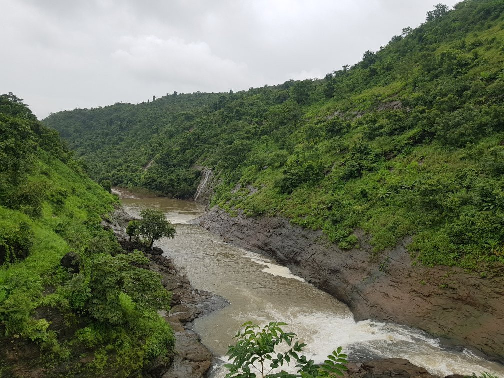 Kal Mandavi Waterfall景点图片