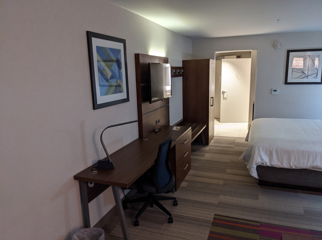 文图拉港快捷假日&套房酒店主图