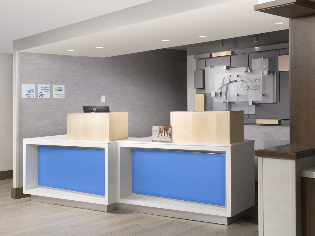 安杜佛北劳伦斯智选假日酒店主图