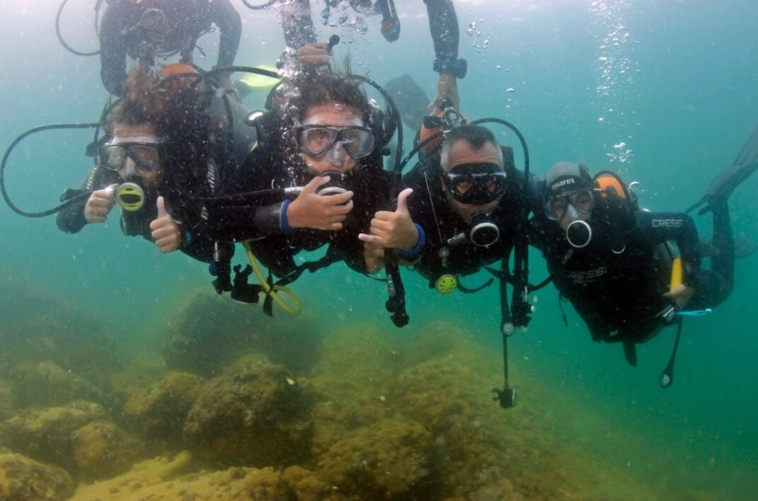 Queiroz Diver-阿拉伊阿尔港必去景点