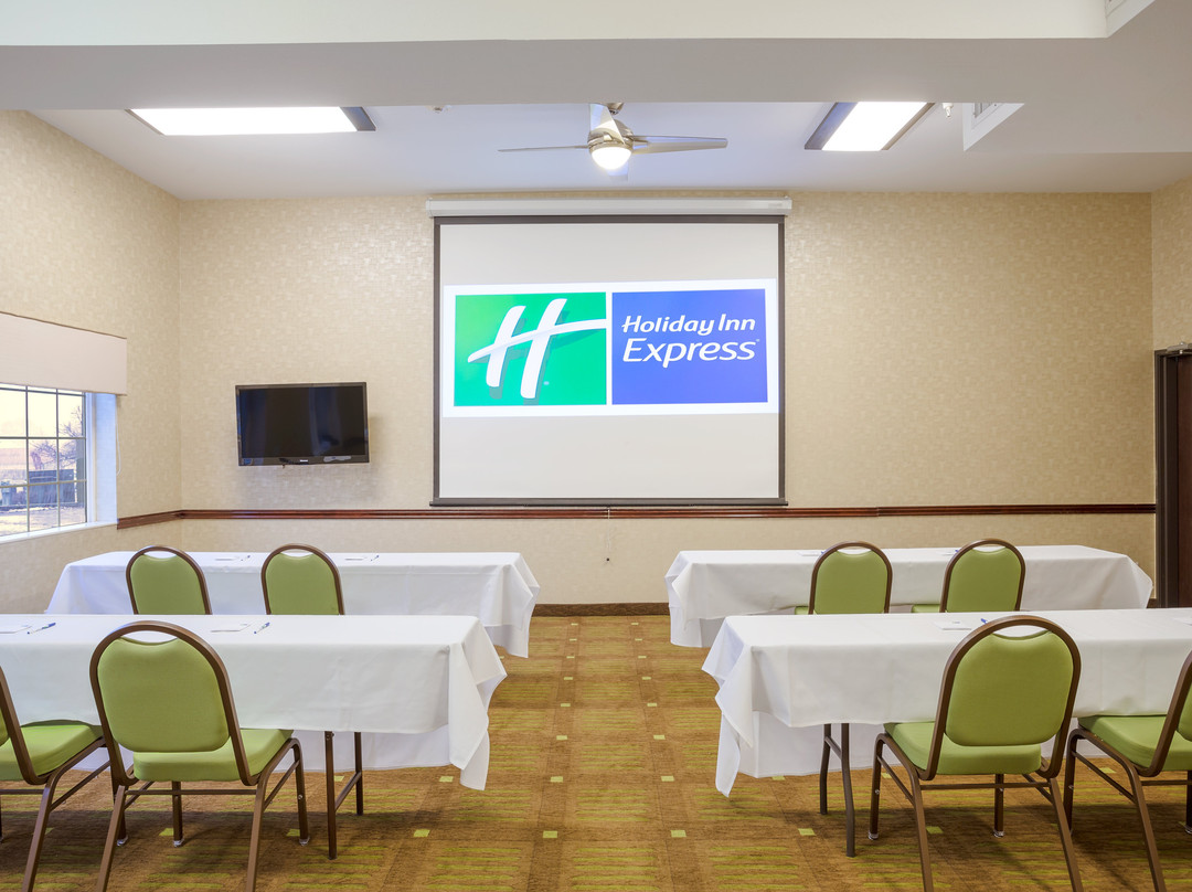 莱顿I-15快捷假日酒店主图