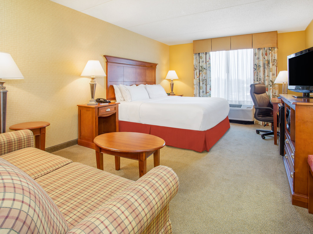 智选假日套房酒店布隆明主图