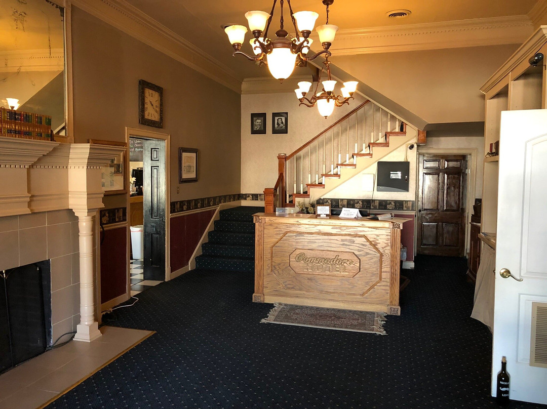 Commodore Hotel Linden主图