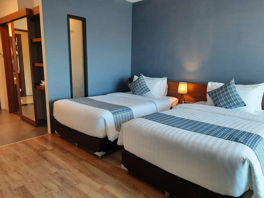 Comet Hotel Surat Thani主图