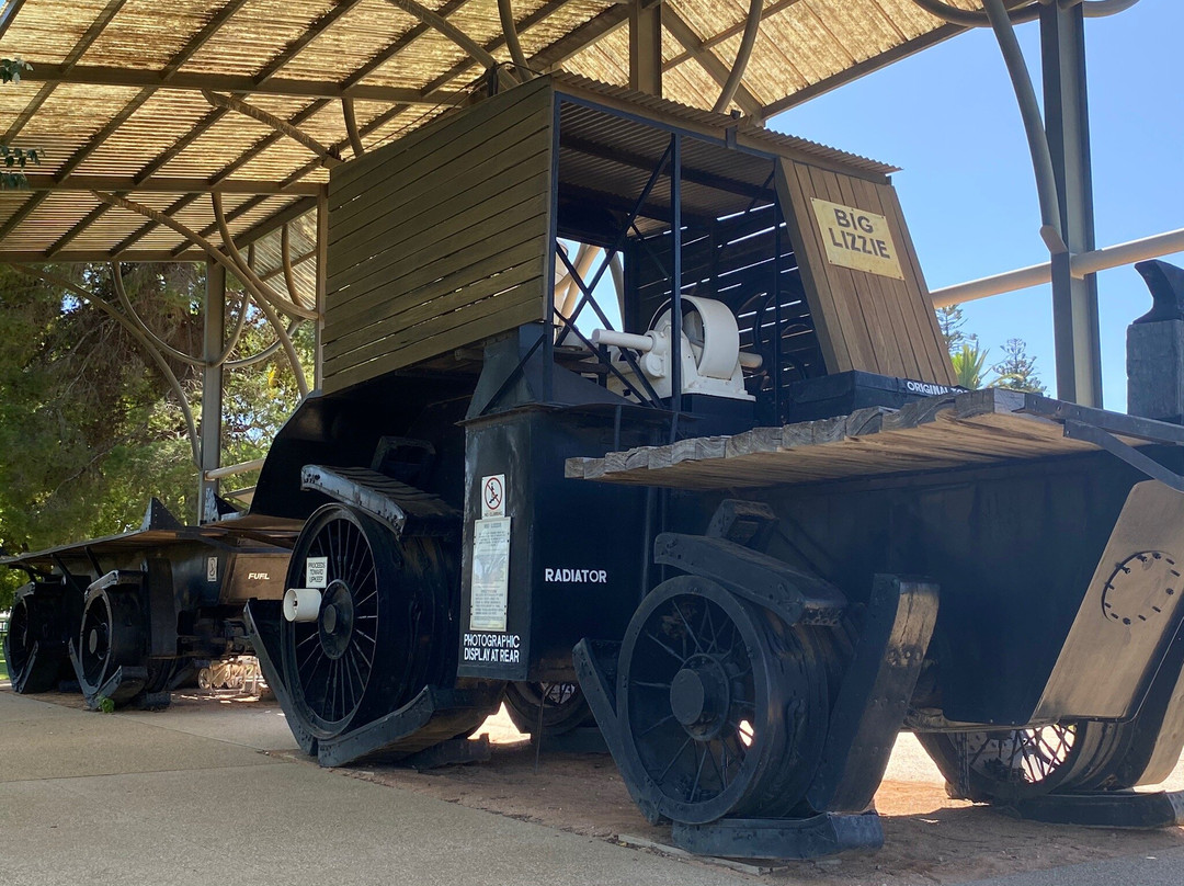 Big Lizzie-Red Cliffs必去景点